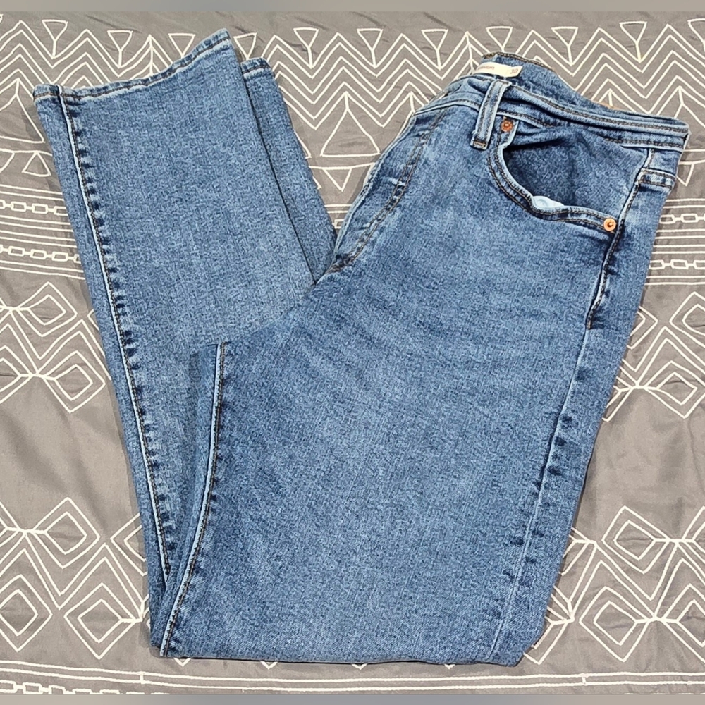 Levi's Classic Straight Leg Jeans in Medium Blue